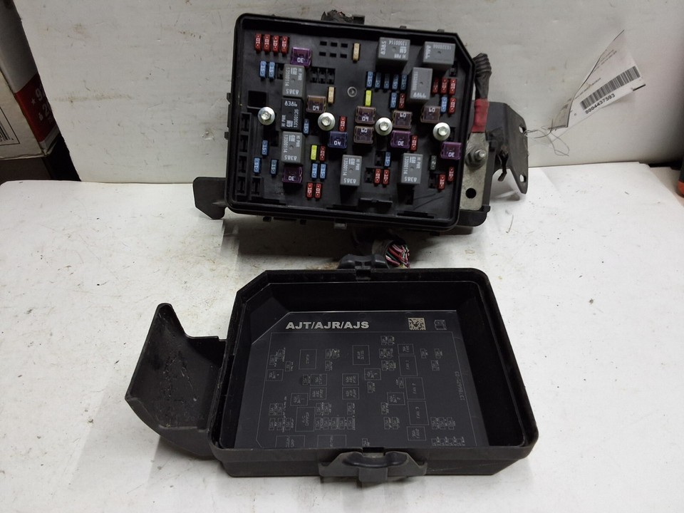 12 13 14 15 16 Chevrolet Impala engine fuse box assembly 4th digit W - $108.89