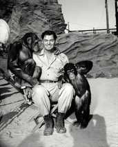 Johnny Weissmuller Jungle Jim 8X10 Photo Posing With Chimps Chimpanzee - £7.67 GBP