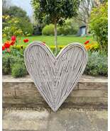 Large Taupe Wicker Heart- 85cm - €173,05 EUR Large Taupe Wicker Heart- 85cm - €173,05 EUR