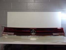 2024 Volkswagen Atlas Crosssport Rear Center LED Tail Light Bar OEM - £221.49 GBP
