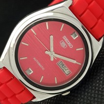 VINTAGE SEIKO 5 AUTOMATIC 7009A JAPAN MENS DAY/DATE RED WATCH 594a-a311765 - $38.00