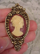 (CS34-5) SHY GIRL burgundy + ivory oval CAMEO flower brass Pin Pendant brooch - £23.12 GBP
