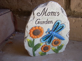 plaque/garden decor &quot;Mom&#39;s Garden&quot; brand new. - £23.43 GBP