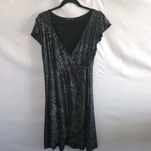 Fresh Produce Stretch Casual Knee Length Wrap Dress in Black &amp; Gray Size L - $549.77 MXN