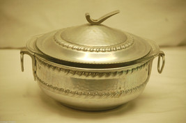 Vintage Hammered Aluminum Serving Dish w Lid &amp; Pyrex Insert Bowl Kitchen Tool - £31.64 GBP