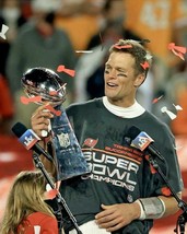 Tom Brady 8X10 Photo Tampa Bay Buccaneers Bucs Picture Football With Trophy - £3.94 GBP