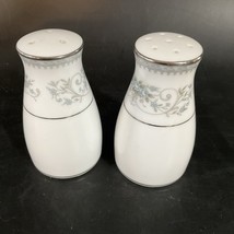 Noritake Colburn Salt &amp; Pepper 3H/7H 426558 Blue Floral Porcelain Japan - $39.59