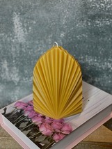 Elegant Palm Leaf Soy Wax Candle - $1,240.66 MXN