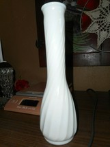 Hoosier White Milk Glass Flower Bud Wedding Vase 9&quot;, Marked 4094 Vintage - £9.86 GBP