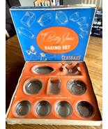 Vintage McKee Glasbake Child&#39;s Betty Jane 9 Piece Baking Set Glass Oven ... - $1,116.54 MXN