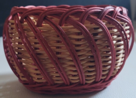 Small Wicker Basket Red Brown Valentine&#39;s Day Trinkets Decorative Flowers Cute - £9.51 GBP