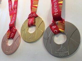 2006 OLYMPICS Torino ITALY Winter Souvenir GOLD medal - $69.00