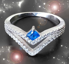 Blue gemstone djinn ring thumb200