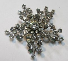 Vintage Silver Tone Clear Rhinestone Leaf &amp; Floral Starburst Brooch Pin 2.25&quot; - £11.67 GBP
