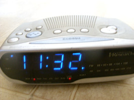 Emerson Research SmartSet AM/FM 2-Alarm Clock Radio Blue Dimmer Model CKS1850 - £11.83 GBP