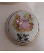 Vintage Porcelain Miniature trinket box and plate &quot;Mother&quot;. - $145.93 MXN