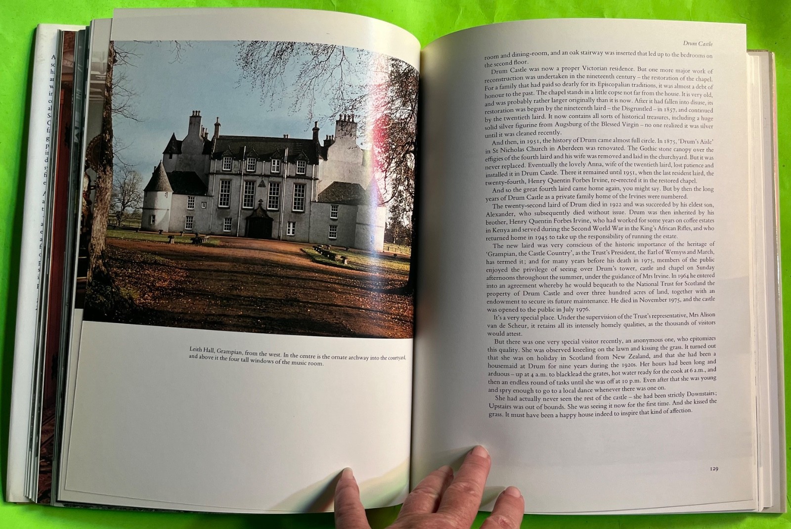 Vtg Scotlands Castles and Great Houses by Magnus Magnusson (HCDJ 1981) Item image 7