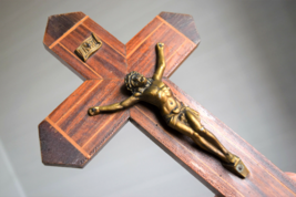 ⭐ vintage  crucifix ,religious wall cross ⭐ - £27.24 GBP