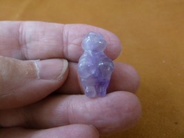 Y-VEN-500) 1&quot; Purple Amethyst Little Venus Woman Goddess Gemstone Carving Love - $8.59