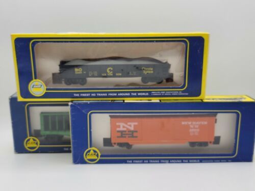 Primary image for Vintage HO Scale (3) Car Lot, NH 36100 Boxcar, BN 50855 Open Car, B&O 52551 Coal