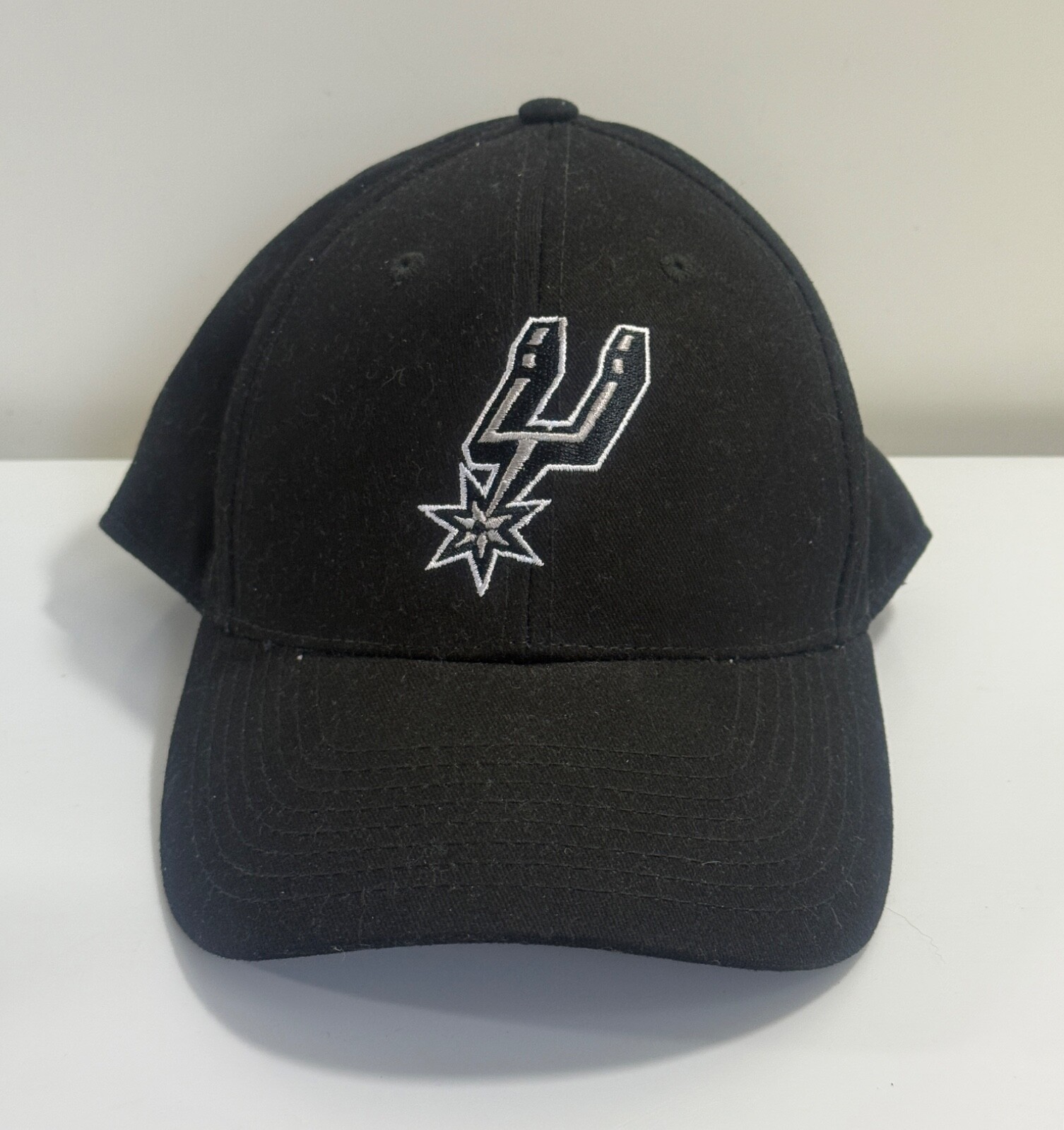 San Antonio Spurs Fan Favorite NBA Strapback Hat Cap Black - $7.69
