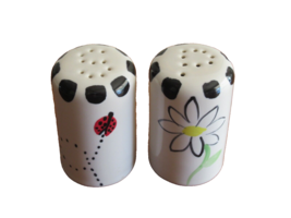 LONGABERGER Bee Pottery Salt &amp; Pepper Shakers Ladybug Daisies USA Vitrified 3&quot; - £38.20 GBP