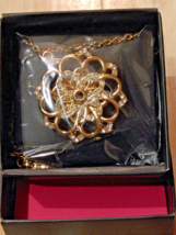 Avon 2019 Garden Party Flower Necklace Gold Tone Floral Pendant Spring NIB - $17.98