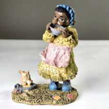 Young&#39;s Inc Monroe Mich African Girl With Kitten figurine 5in green figu... - $27.43 CAD