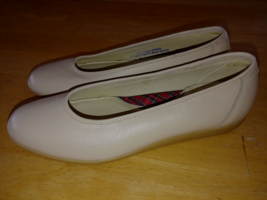 LADY RED WINGS LADIES LEATHER FLATS-7B-WORN ONCE-$49.50 TAG-NO BOX-NICE - £18.36 GBP