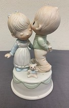 ENESCO Precious Moments ~ Boy Kissing Girl Present Gift Teddy Bear - Mus... - £18.92 GBP