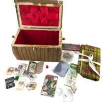 Vintage Sewing Box  Woven Wicker Basket Floral Tapestry Top w Handle - €46,60 EUR