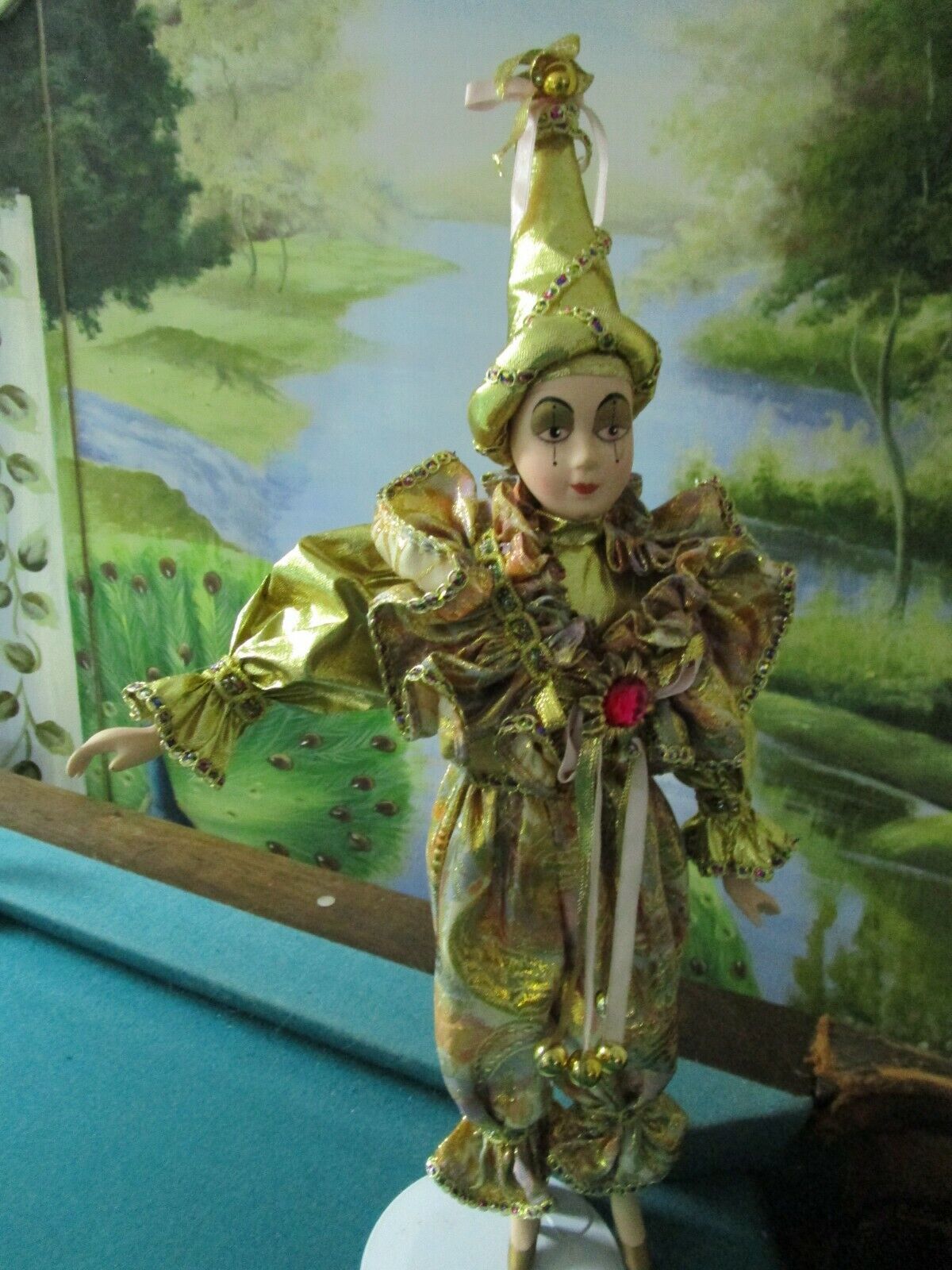 GOLDEN HARLEQUIN SILK STONES RIBBONS BONNET 19" Item image 2