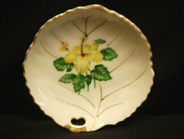 Vintage NASCO Leaf Shaped Trinket Dish Yellow Hibiscus Flower w Gold Tri... - $8.90