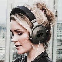 NEW ZaanU Headphones Amplifies Earbuds To Sound Studio Quality like Beats by Dre - £31.14 GBP