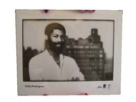 Teddy Pendergrass Press Kit Photo Outside - $491.69 MXN