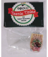 Vintage Enesco Teenie Tinies Christmas Wreath Sleigh Mini Hanging Orname... - £7.66 GBP
