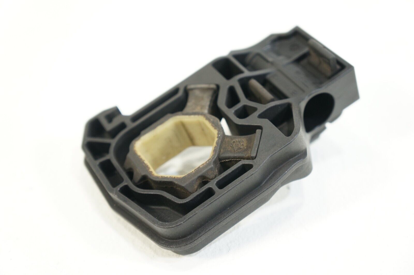 11-2016 bmw 535i 528i 550i f10 LEFT Radiator Module Mount Bracket 7575247 - $19.87