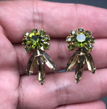 1950s Green Rhinestone Shooting Star Starburst Floral Gold Tone Clip Earrings - $21.34