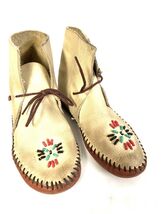 Vtg RETRO Child&#39;s Beaded Moccasins Leather Cute Wearable 1950s-60s 7.5&quot; ... - $29.65