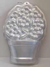 Rare Vintage 1998 Wilton Enterprises Flower Bouquet Aluminum Cake Pan 21... - $24.70