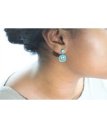 Hello Kitty Gold Pierced Earrings with Blue Gemstone | Momoberry Sanrio - $1,731.04 MXN