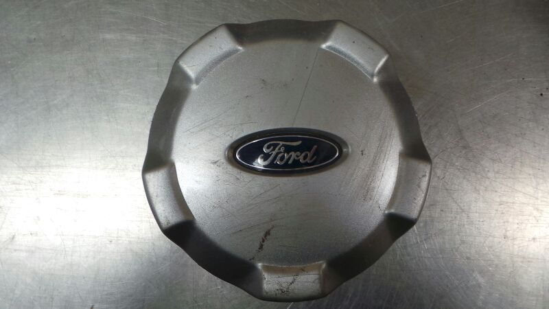 01 02 03 04 Ford Escape Wheel Center Hub Cap Silver  YL84-1A096-EB Scratches - $16.95