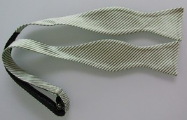 Collard Greens Self-Tie Silk Bow Tie - $285.54 MXN