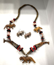 VIntage African Animal Woood Bead Necklace Earrings Giraffe Rhino Lion L... - $663.41 MXN