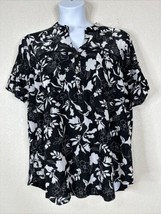 NWT Siren Lily Womens Plus Size 2X Blk/Wht Floral Meah V-neck Top Short Sleeve - £16.76 GBP