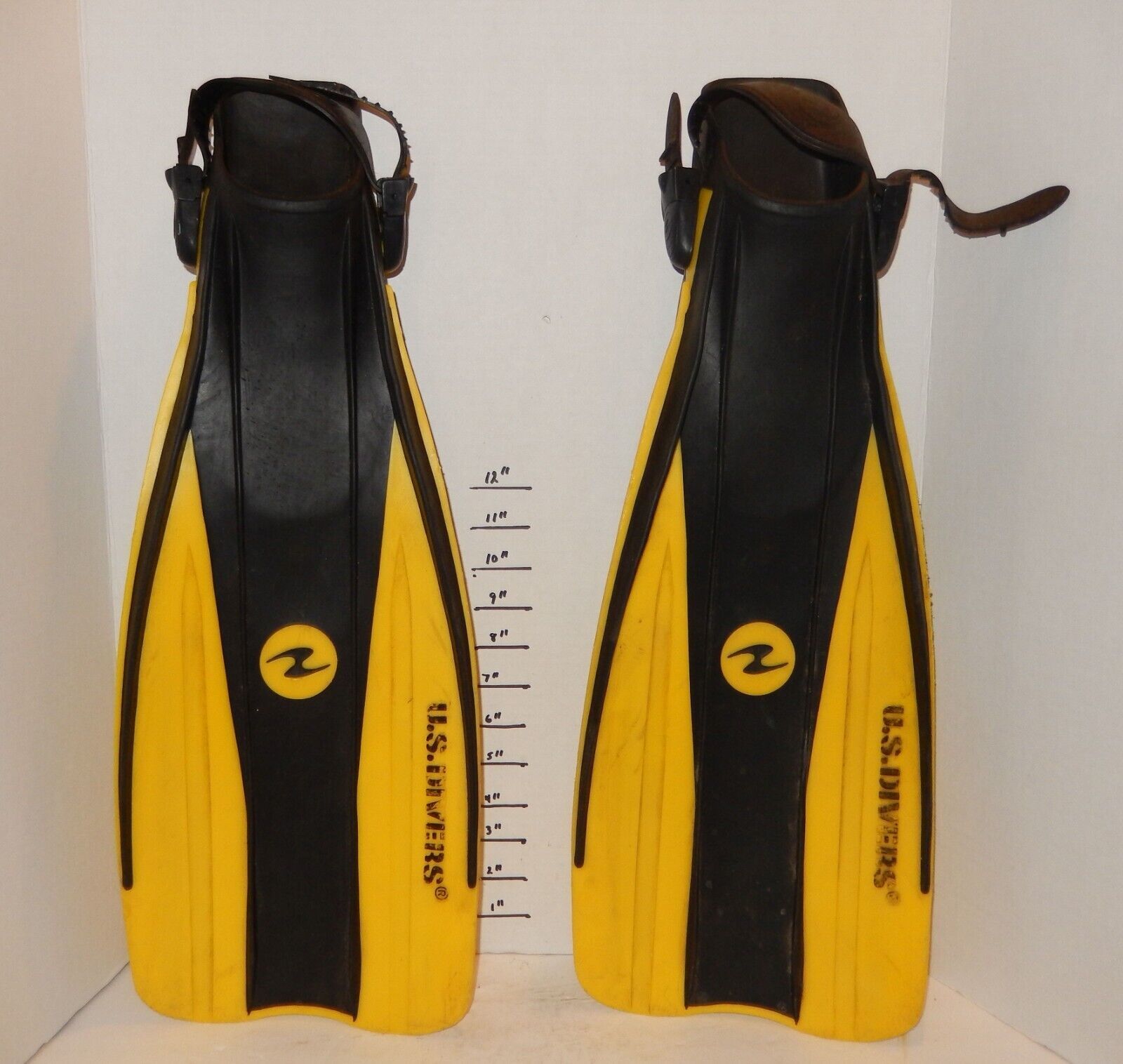 U.S. US Divers Yellow DIVING Swim FINS FLIPPERS SIZE 4.5-8.5 S-L Scuba - $47.17