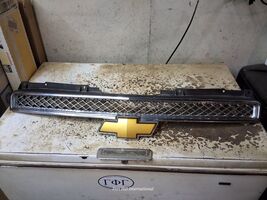 08 09 10 11 12 13 14 Chevy avalanche Tahoe suburban Chrome upper grill 1... - €51,00 EUR