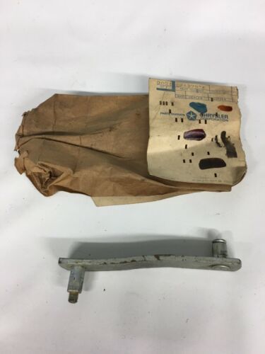 NOS Mopar 1969-1971 Fury Polara Monaco Chrysler Wiper Pivot Crank Arm 2427576 - $47.52