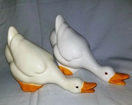 Vintage Pair of White Ceramic Geese - £10.37 GBP