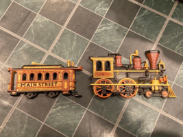 2 Piece Plastic Train and Caboose Wall Decoration *Pre-Owned/Nice* a2 - $19.99